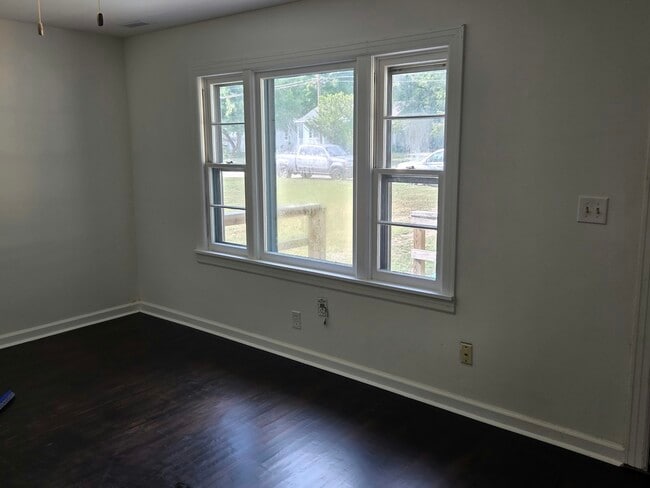 Building Photo - 506 W Catalpa St
