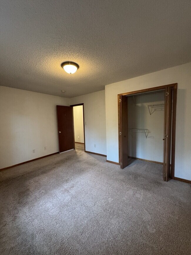 Building Photo - 101 May Ct