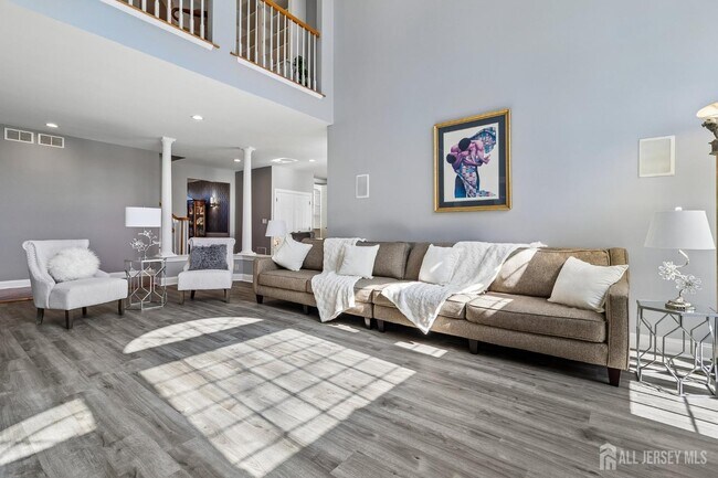 Building Photo - 16 Valley Wood Dr