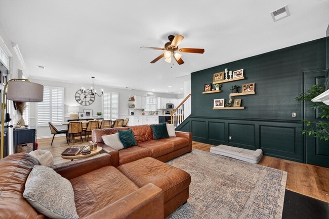 Building Photo - 105 Crossandra Ave