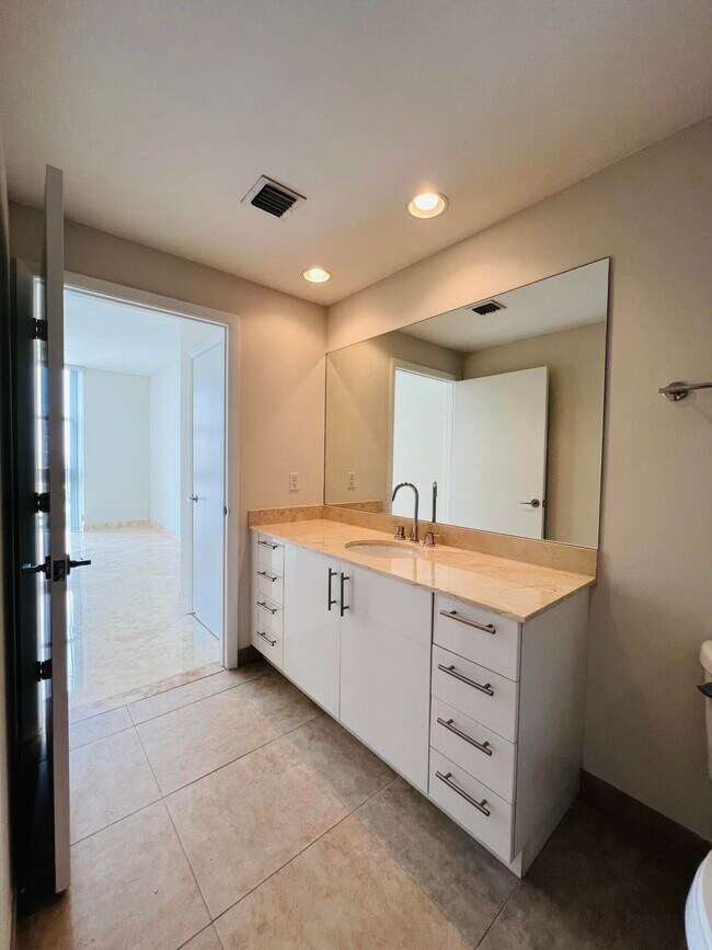 Building Photo - 550 Okeechobee Blvd