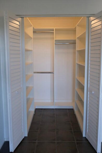 Building Photo - 835 S Osprey Ave