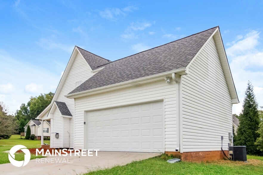 Building Photo - 110 S Twin Hill Rd