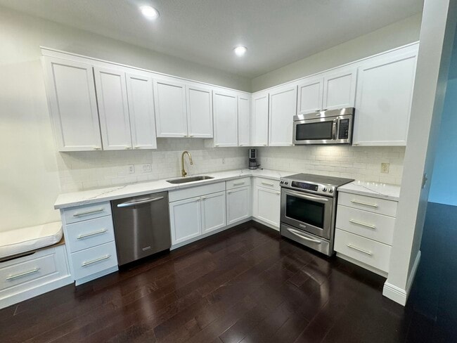 Building Photo - 10530 Lake Vista Cir