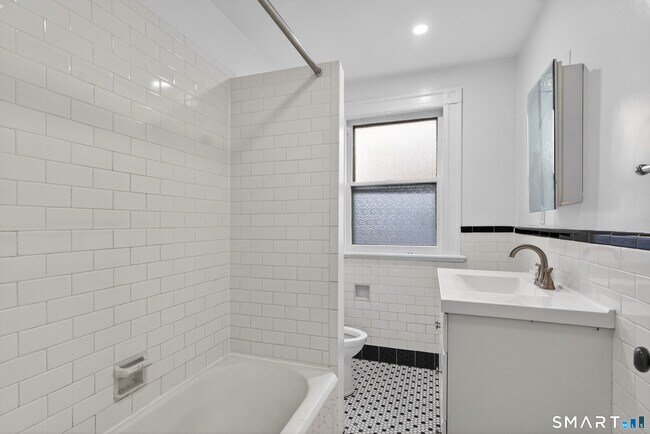 Building Photo - 373 Wood Ave