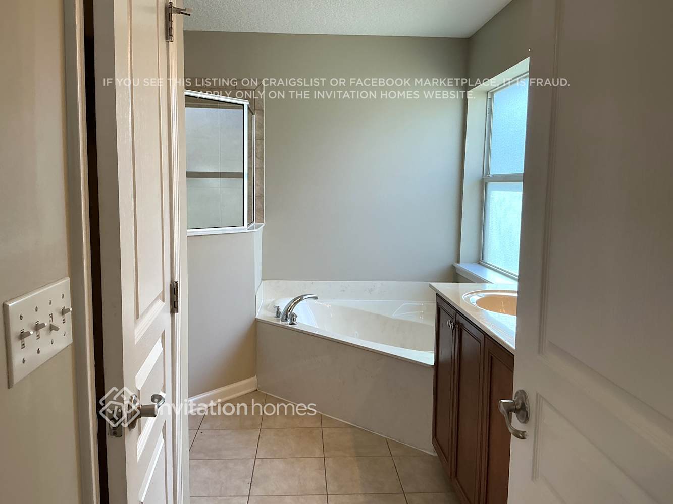 Building Photo - 3582 Live Oak Hollow Dr