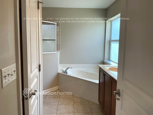 Building Photo - 3582 Live Oak Hollow Dr