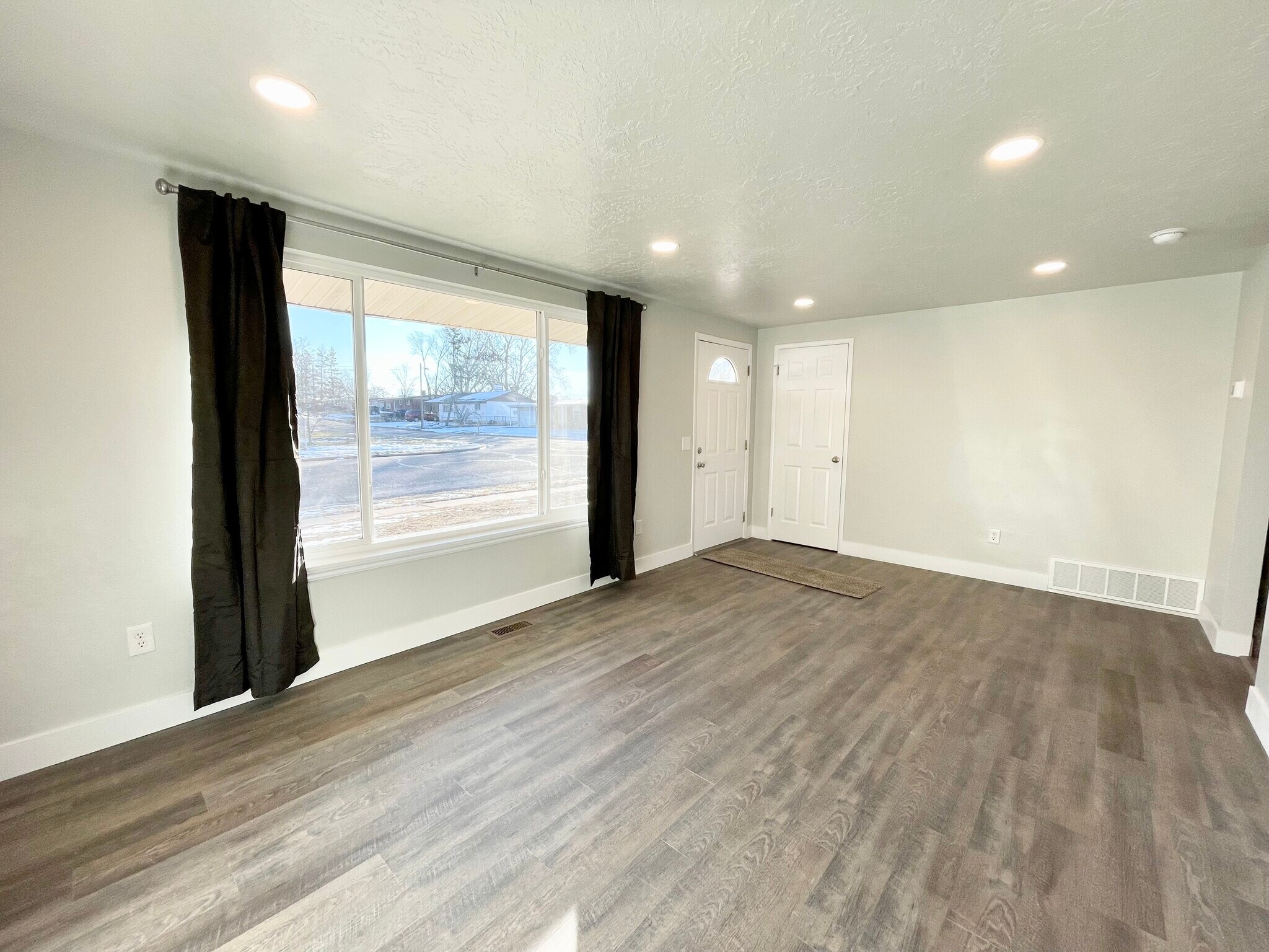 Building Photo - 564 W 5275 S