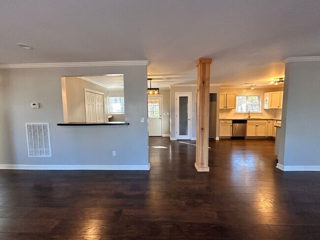 Building Photo - Charming & Spacious 3 Bed | 2 Bath Home | Updated w Large Yard!