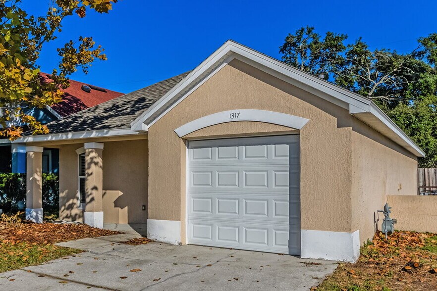 Building Photo - 1317 S Park Ave