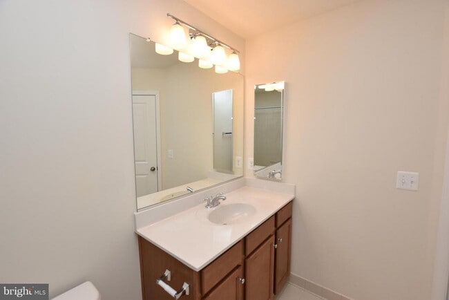 Building Photo - 42452 Dogwood Glen Square