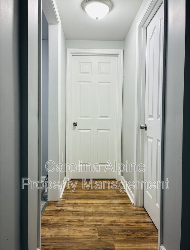 Building Photo - 111 W Robinson St