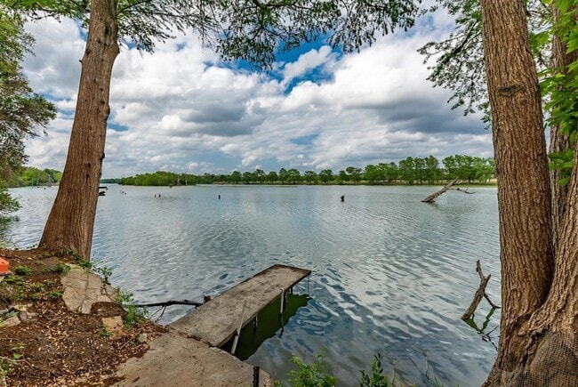 Building Photo - 2865 Bandera Hwy