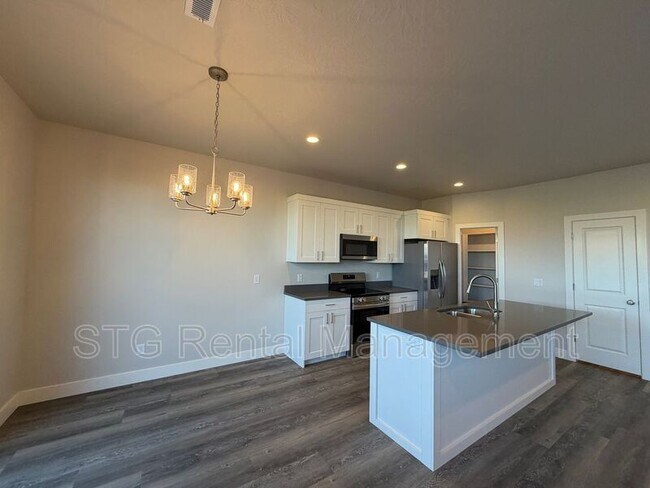 Building Photo - 1020 S 4380 W