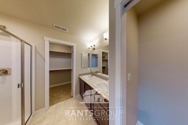 Building Photo - Easy freeway access! Newer subdivision!