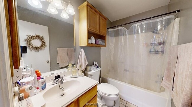 Building Photo - 806 Azalea Ct