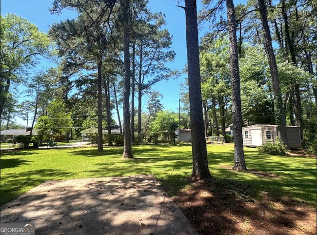 Building Photo - 427 Meadowlark Dr
