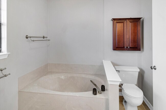 Building Photo - 10033 Via Grande