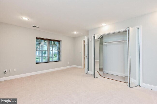 Building Photo - 6916 Birkenhead Pl