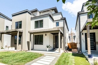 Building Photo - 3BD, 4BA Sunnyside Home With Office and Rooftop Deck