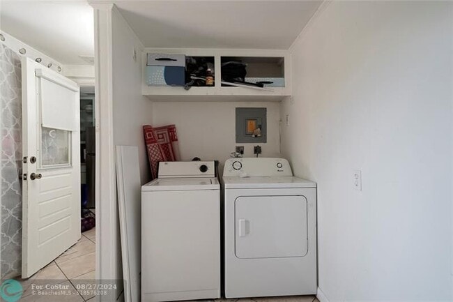 Building Photo - 6851 SW 22nd Ct