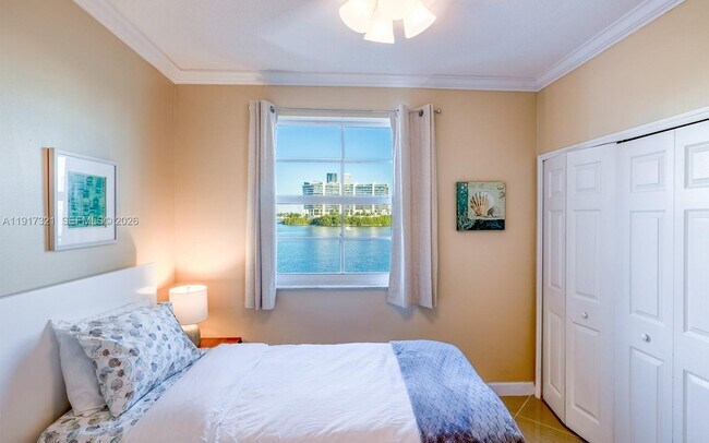 Building Photo - 3255 NE 184th St