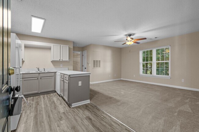 Building Photo - 1st Floor Immaculate 1 bedroom for rent in...