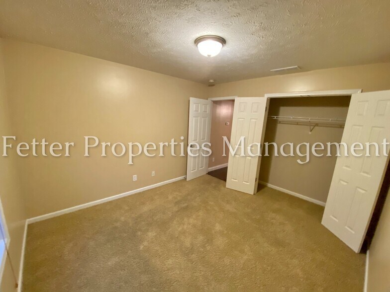 Building Photo - 10571 Tecumseh Dr