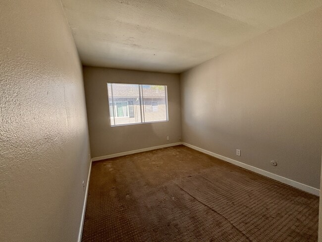 Building Photo - 1055 Mohr Ln