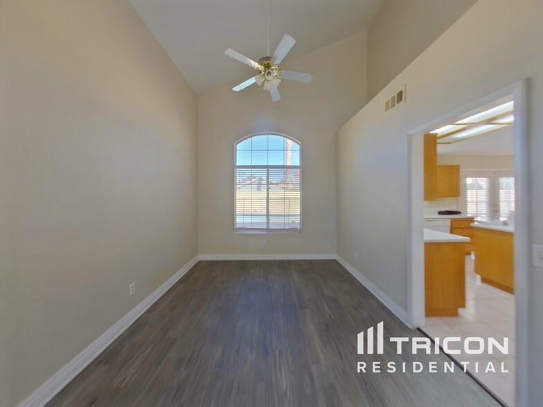 Building Photo - 1584 Bright View Dr