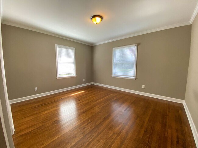 Building Photo - Nicely updated home in High Point Terrace