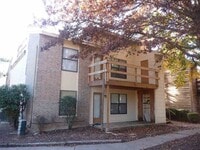 Building Photo - 2802 NE 9th St