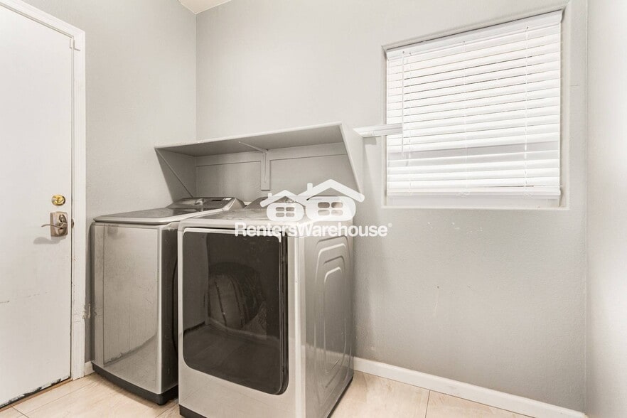 Building Photo - 14206 W Indianola Ave