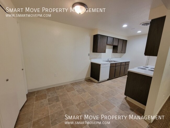 Building Photo - 2561 Targee-