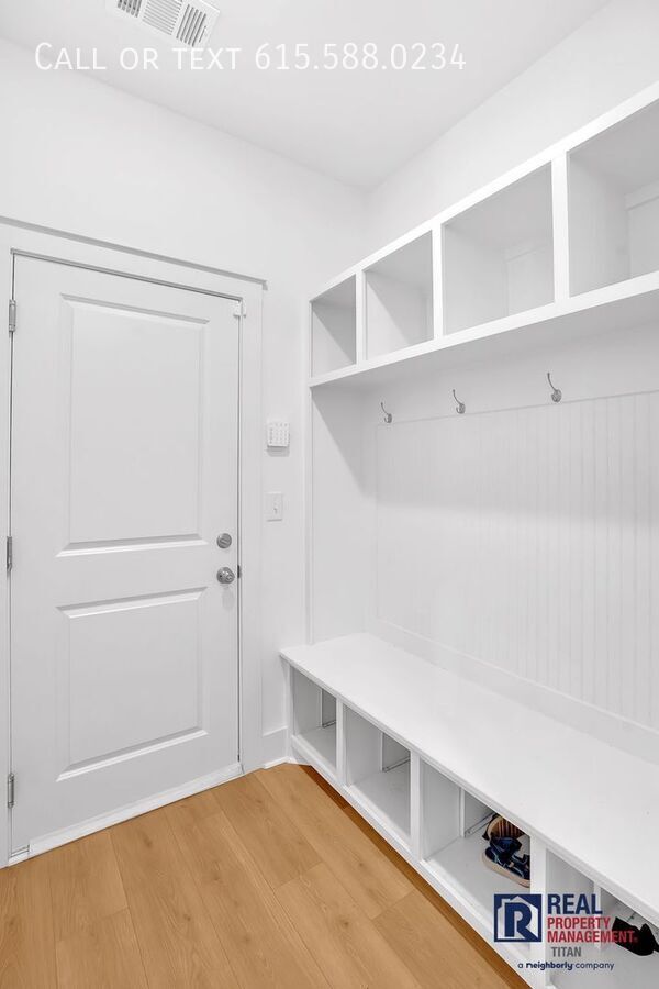 Building Photo - 613 Conifer Dr