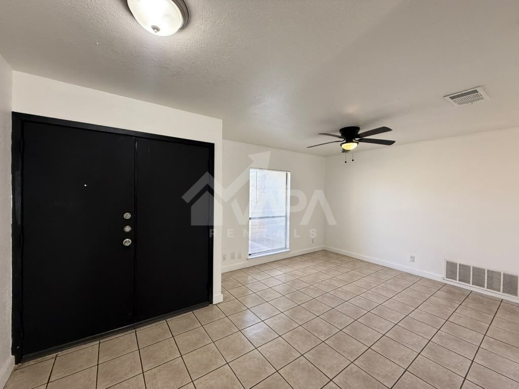 Building Photo - 827 Blue Astor Dr