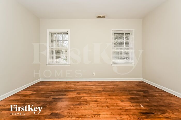 Building Photo - 1564 Columbia Dr