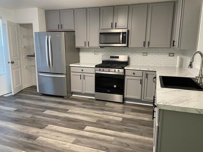 Building Photo - 416 Conservatory Ln