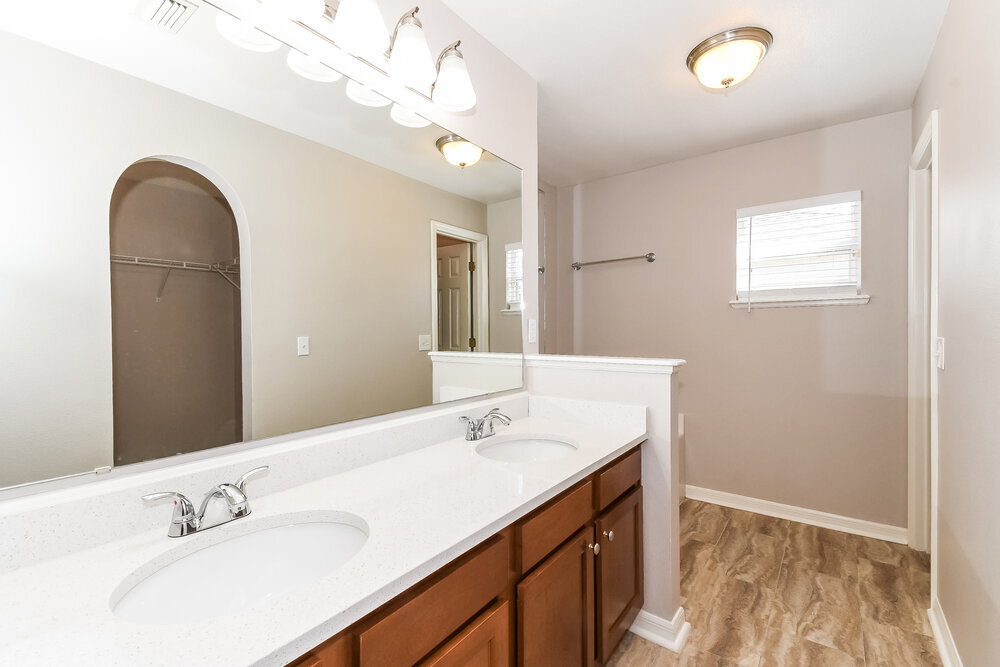 Building Photo - 9166 Upstream Ct