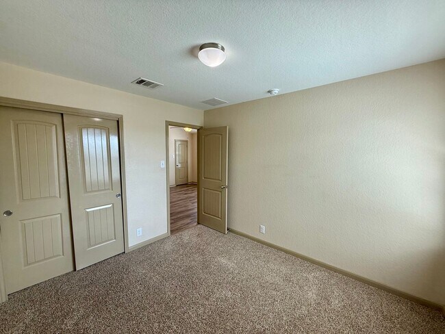 Building Photo - Beautiful 3 bedroom, 2.5 bathroom in Avery...