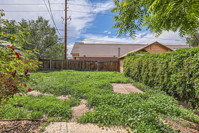 Building Photo - 3059 S Lincoln St
