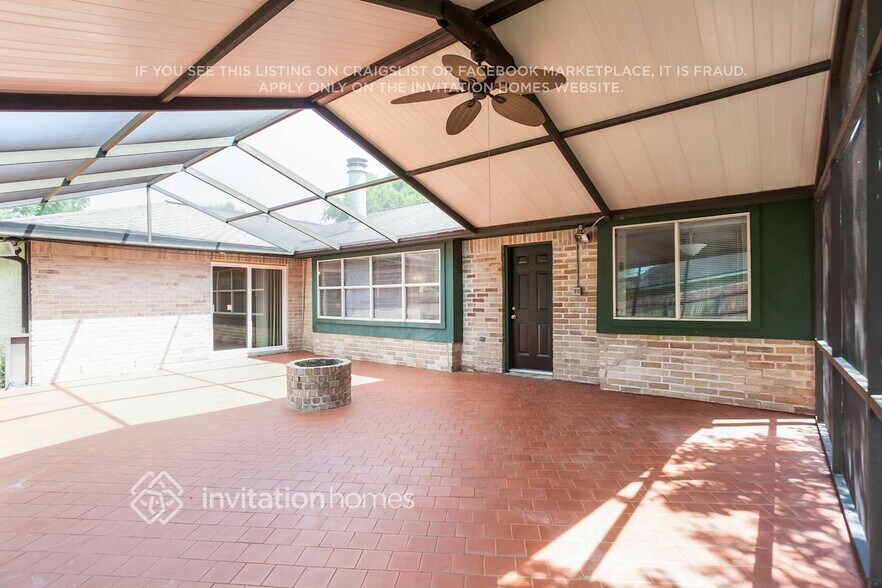 Building Photo - 16502 Oxnard Ln