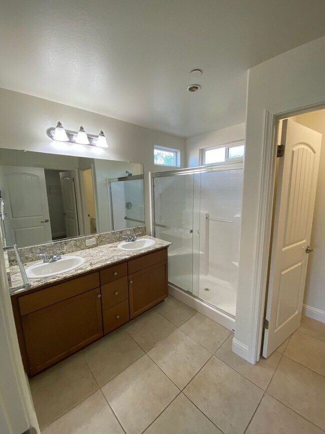 Building Photo - Beautiful 2 Story Home in Gated Avalon Com...