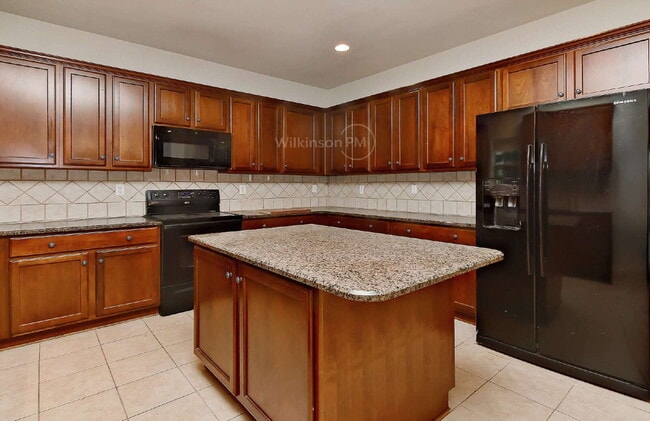 Building Photo - Luxurious 5 Bedroom 3.5 Bathroom for Rent ...