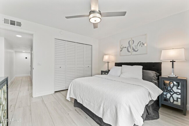 Building Photo - 7258 E Loma Ln