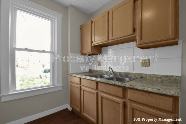 Building Photo - 332 Lechner Ave