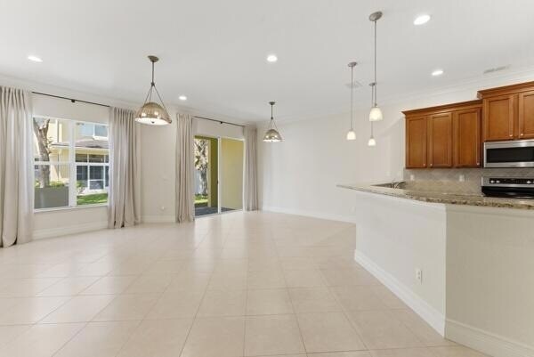 Building Photo - 6109 NW Kendra Ln