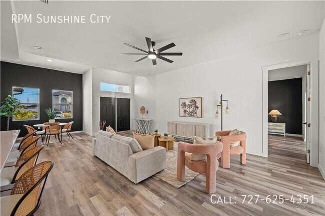 Building Photo - 335 SW 24th Pl