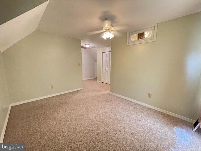 Building Photo - 588 Wakefield Dr