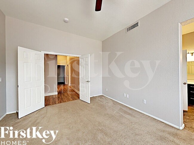 Building Photo - 13702 W Tara Ln